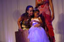 Alicia Keyes with little girl at award ceremony